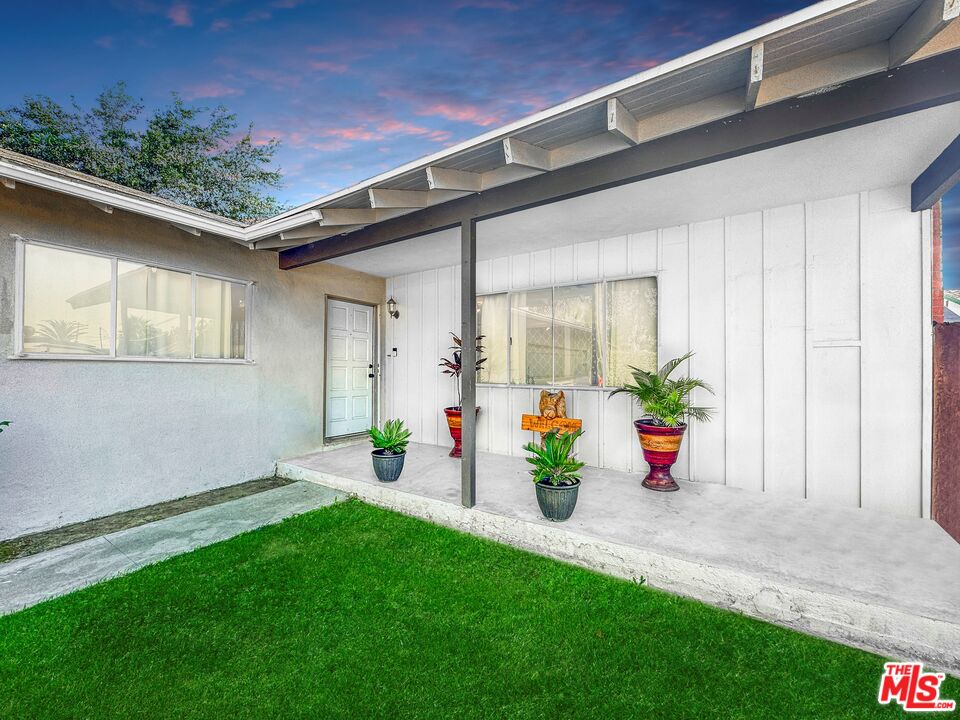 2944 Ronald Street Riverside, CA 92506 - Photo 3 of 37 a view of an entryway of the house