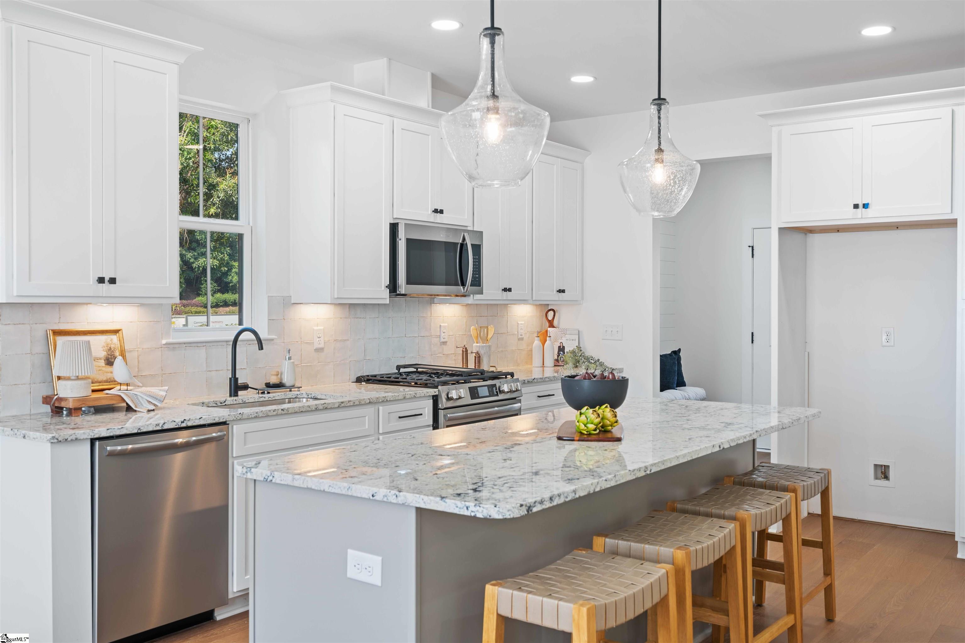 34 Lowndes Hill Road Greenville, SC 29607 - Photo 7 of 24