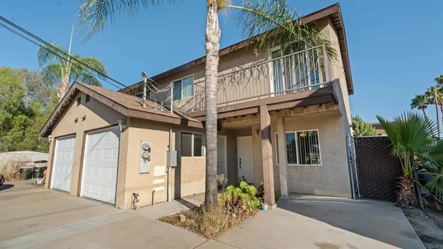 a view of a house with a backyard