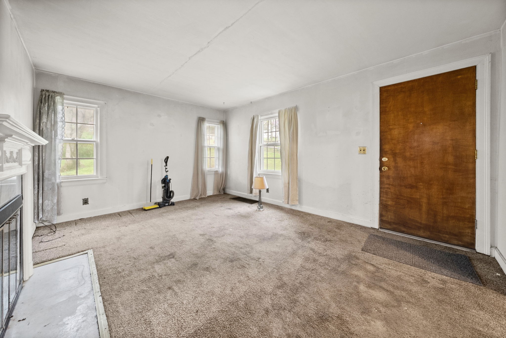 210 Cliffdale Road Nashville, TN 37214 - Photo 8 of 38 an empty room with windows