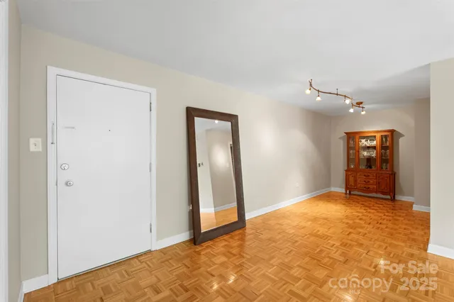 $469,000 | 1300 Queens Road, Unit 402, Charlotte, NC 28207