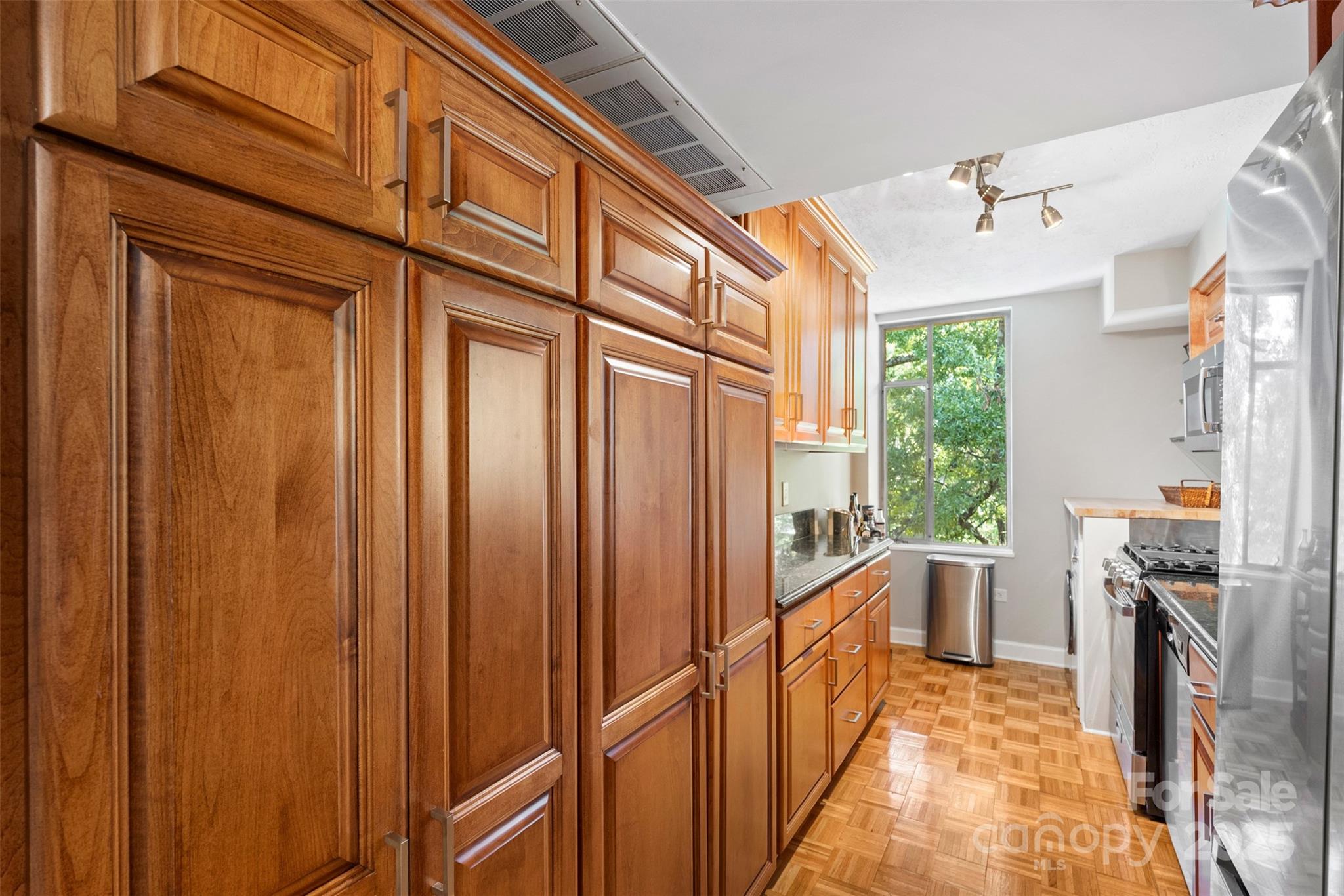 1300 Queens Road, Unit 402 Charlotte, NC 28207 - Photo 12 of 30