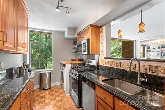 $469,000 | 1300 Queens Road, Unit 402, Charlotte, NC 28207