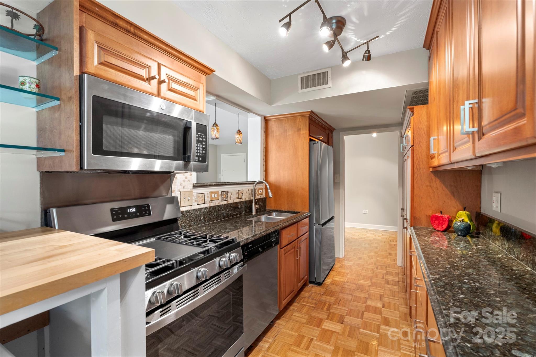 1300 Queens Road, Unit 402 Charlotte, NC 28207 - Photo 14 of 30