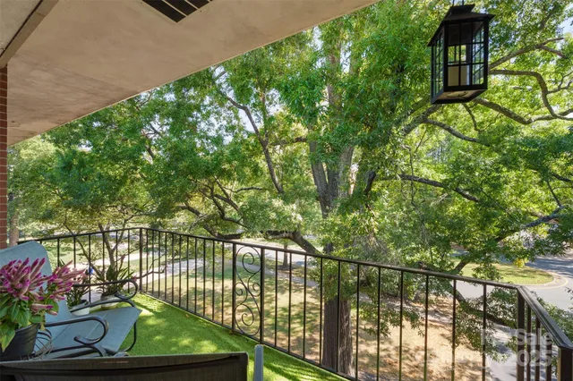 $469,000 | 1300 Queens Road, Unit 402, Charlotte, NC 28207