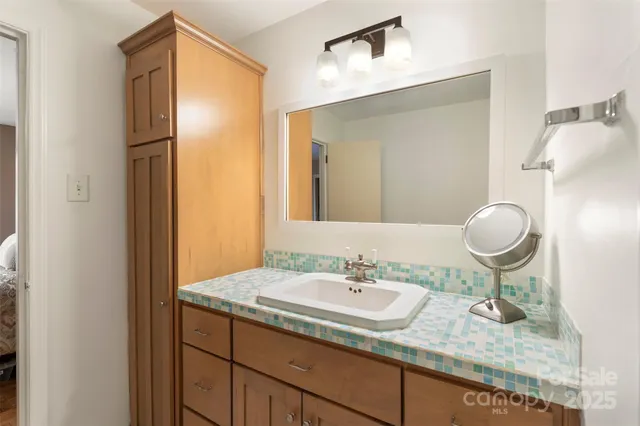 $469,000 | 1300 Queens Road, Unit 402, Charlotte, NC 28207