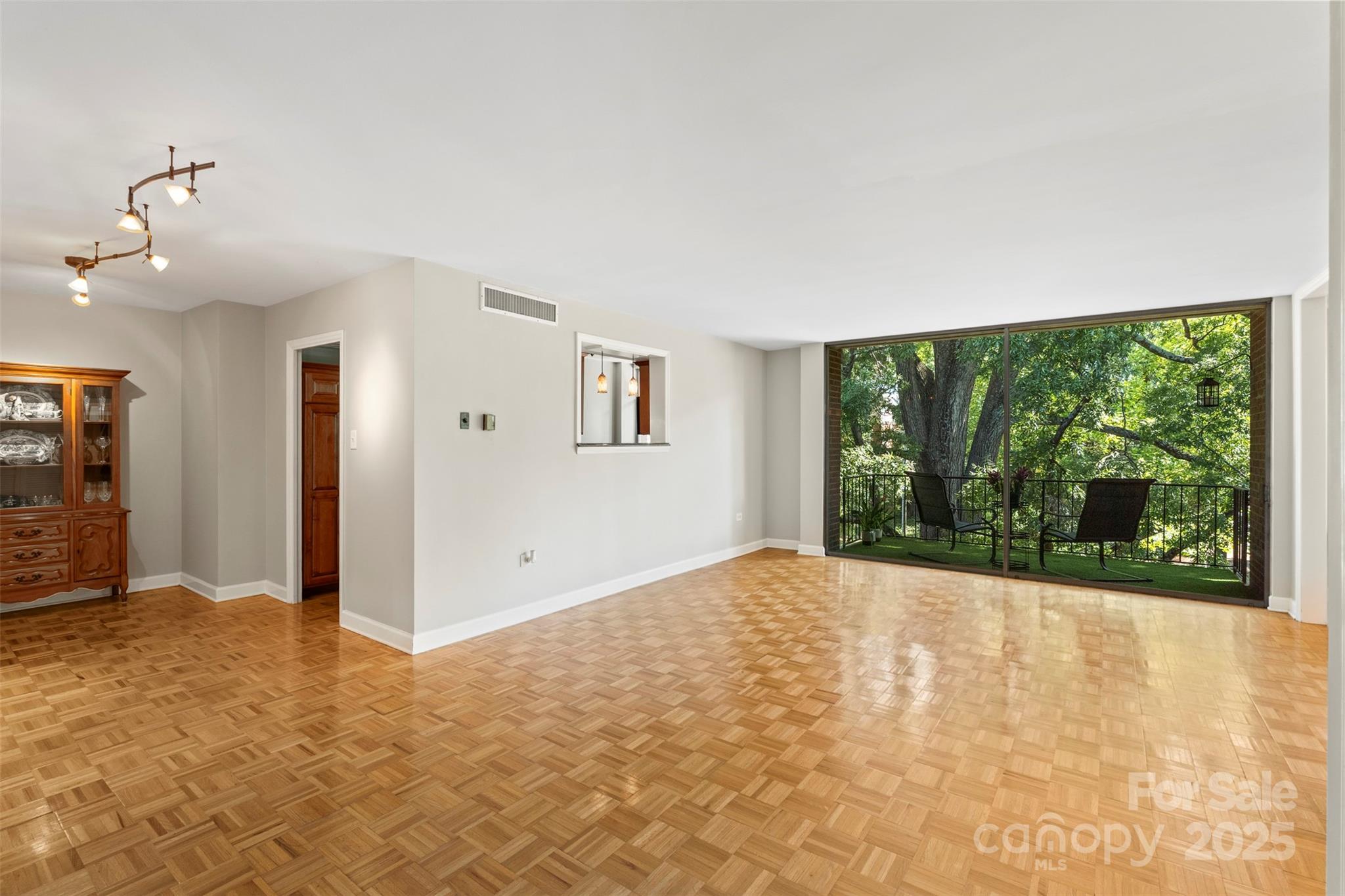 1300 Queens Road, Unit 402 Charlotte, NC 28207 - Photo 4 of 30