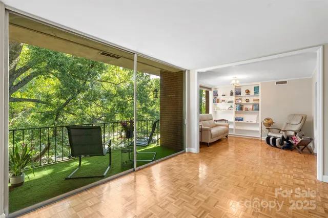 $469,000 | 1300 Queens Road, Unit 402, Charlotte, NC 28207