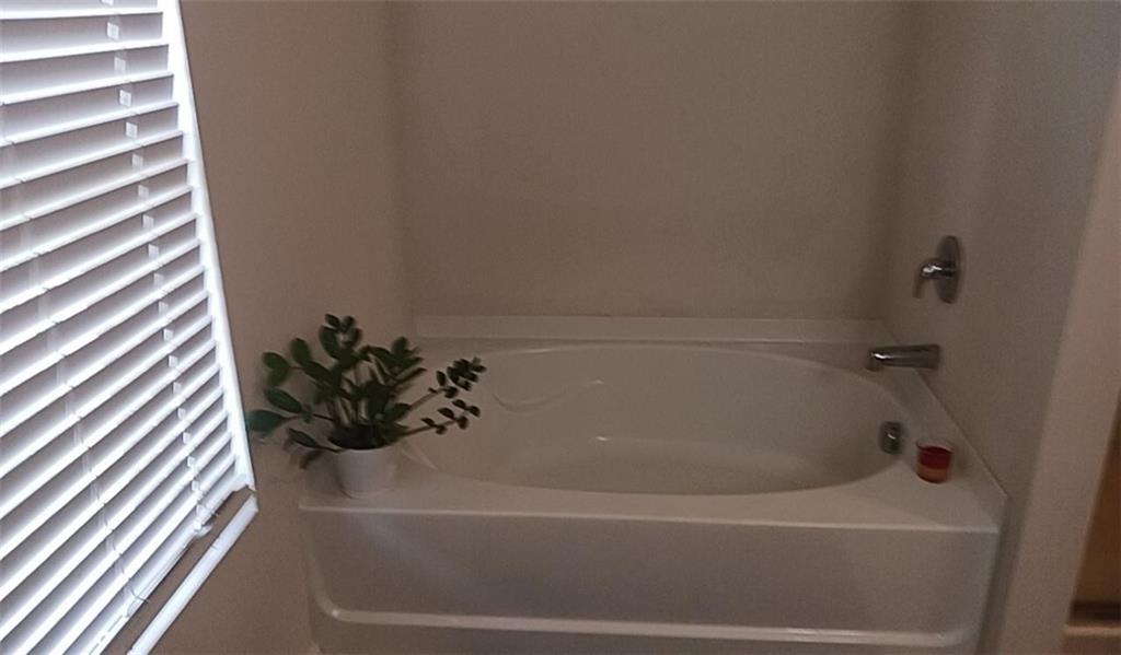 1033 Eldon Lane Fairburn, GA 30213 - Photo 16 of 21 a bathroom with a bathtub