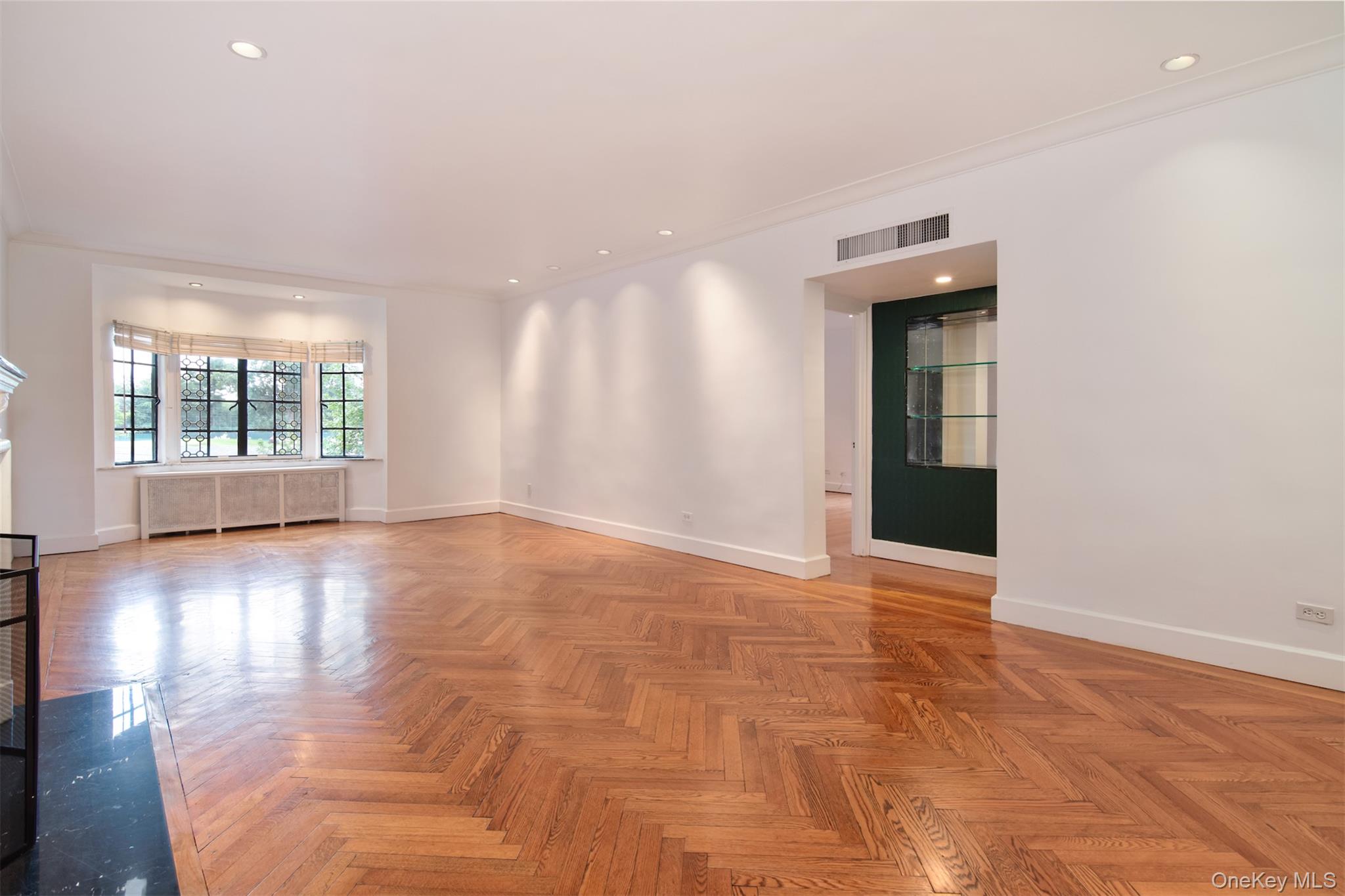 915 Wynnewood Road, Unit A3 Pelham, NY 10803 - Photo 2 of 19 Living room
