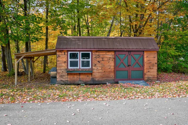 $569,000 | 129 Dinsmore Road, Conway, NH 03860