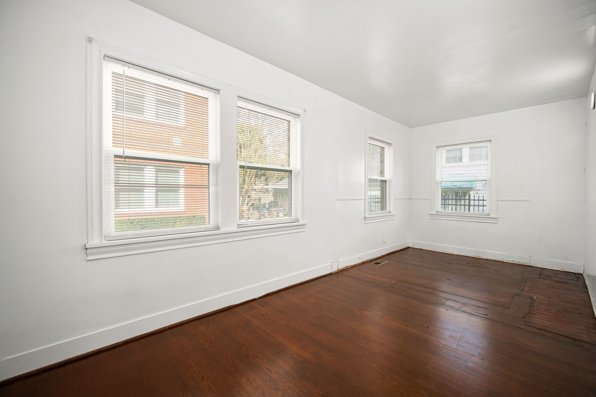 1202 Barkdull Street Houston, TX 77006 - Photo 12 of 48 an empty room with wooden floor and windows