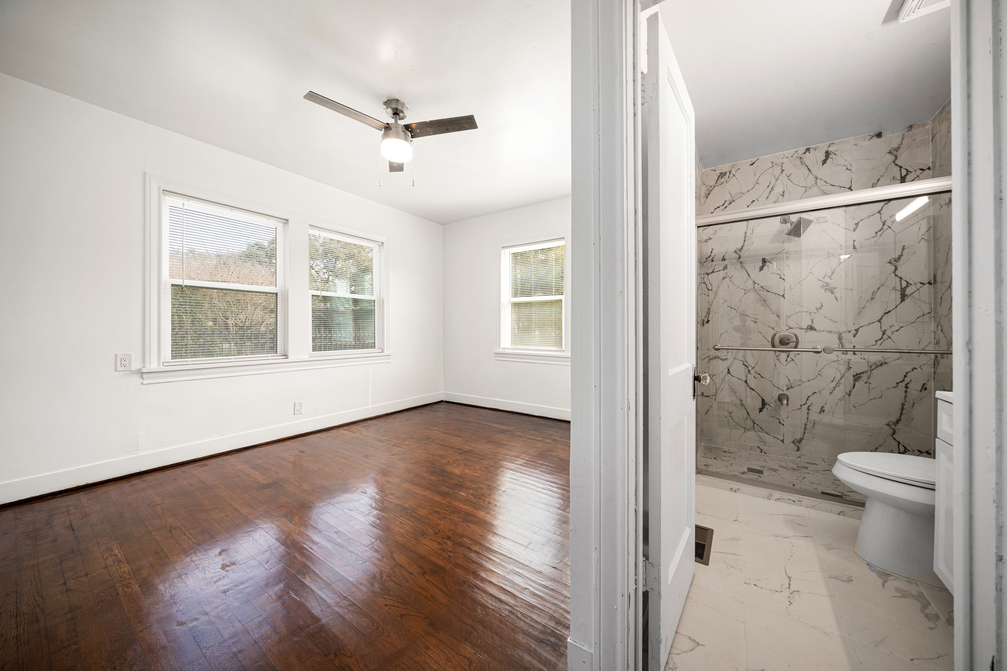 1202 Barkdull Street Houston, TX 77006 - Photo 13 of 48 a view of a bathroom with a toilet sink and a shower