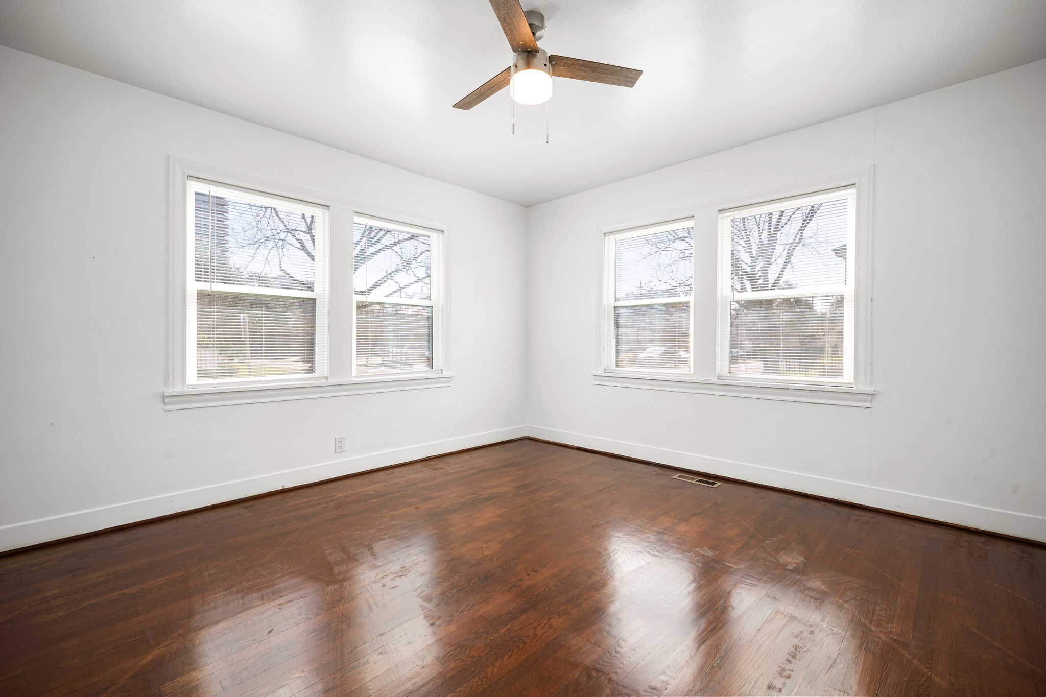 1202 Barkdull Street Houston, TX 77006 - Photo 16 of 48 a view of an empty room with wooden floor and windows