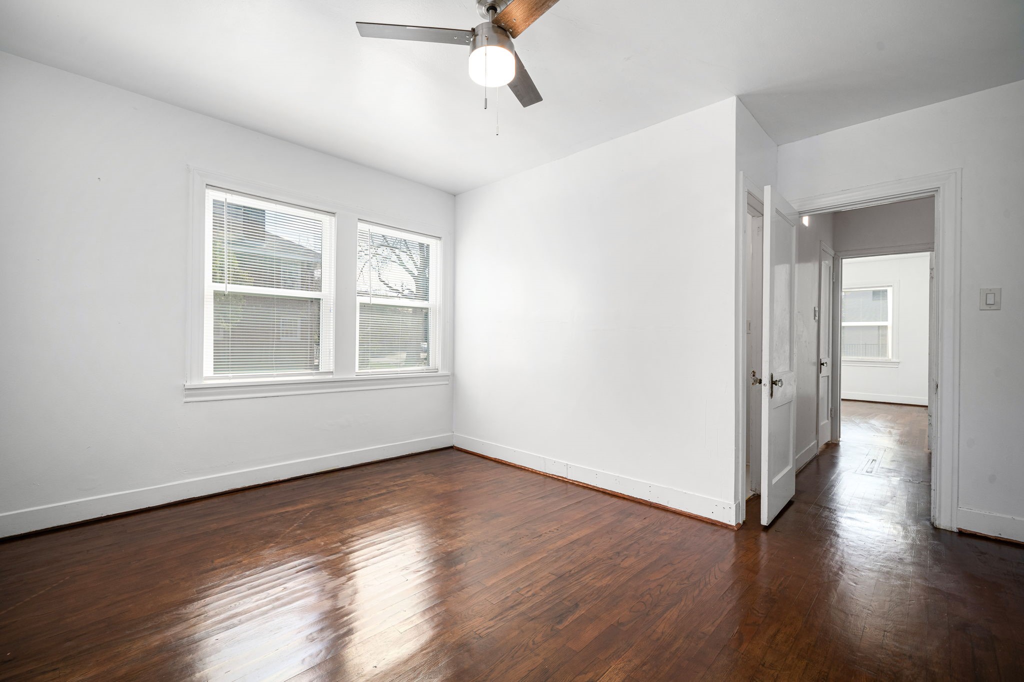 1202 Barkdull Street Houston, TX 77006 - Photo 19 of 48 a view of an empty room with wooden floor and a window