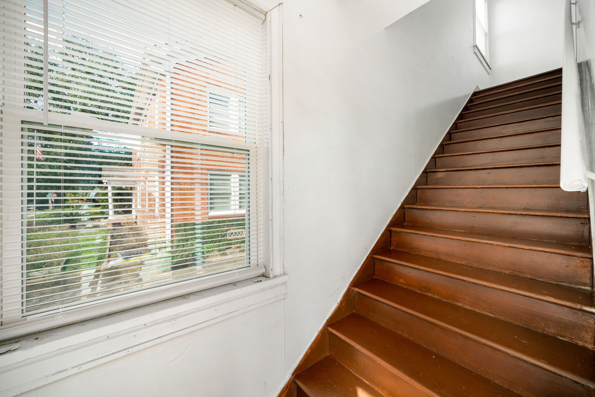 1202 Barkdull Street Houston, TX 77006 - Photo 21 of 48 a view of entryway