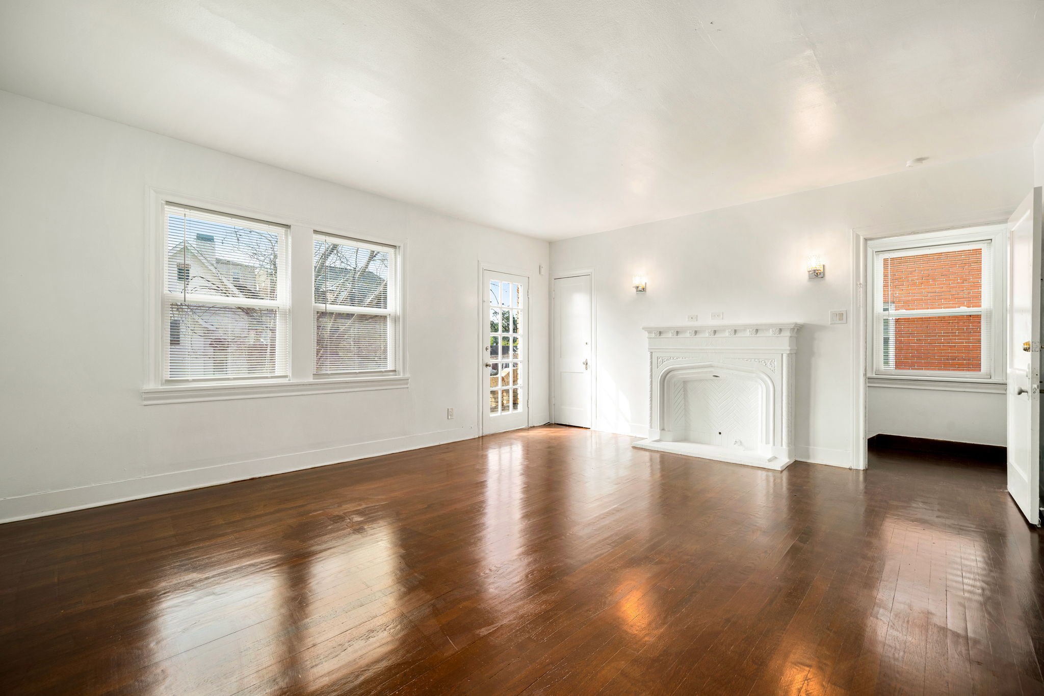 1202 Barkdull Street Houston, TX 77006 - Photo 22 of 48 a view of an empty room with a window and wooden floor