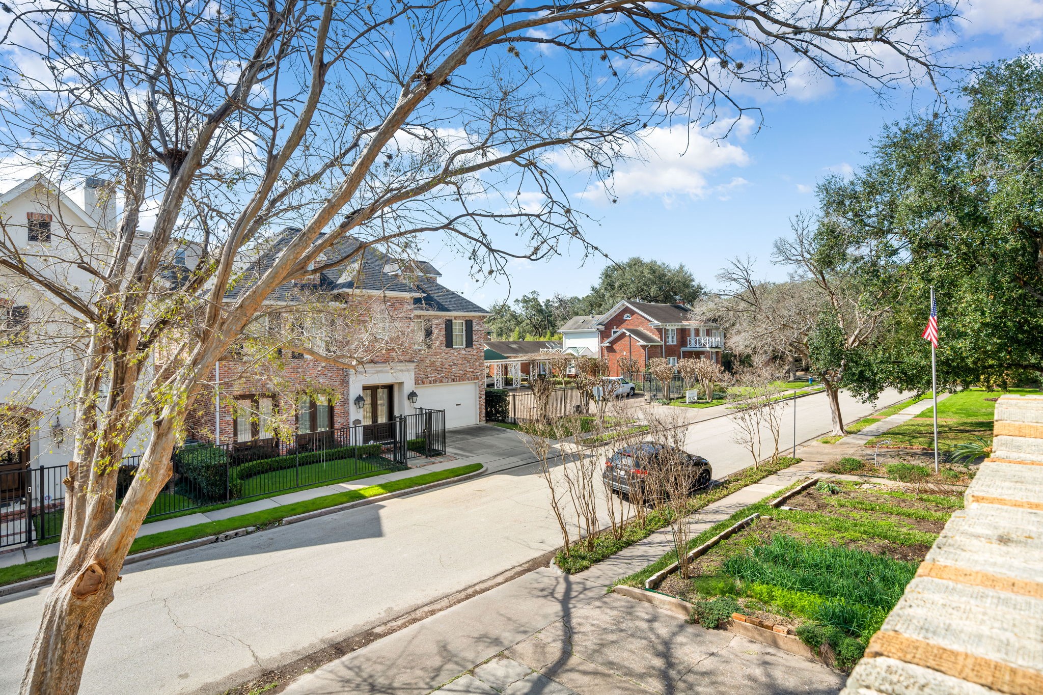1202 Barkdull Street Houston, TX 77006 - Photo 39 of 48 a view of yard with patio
