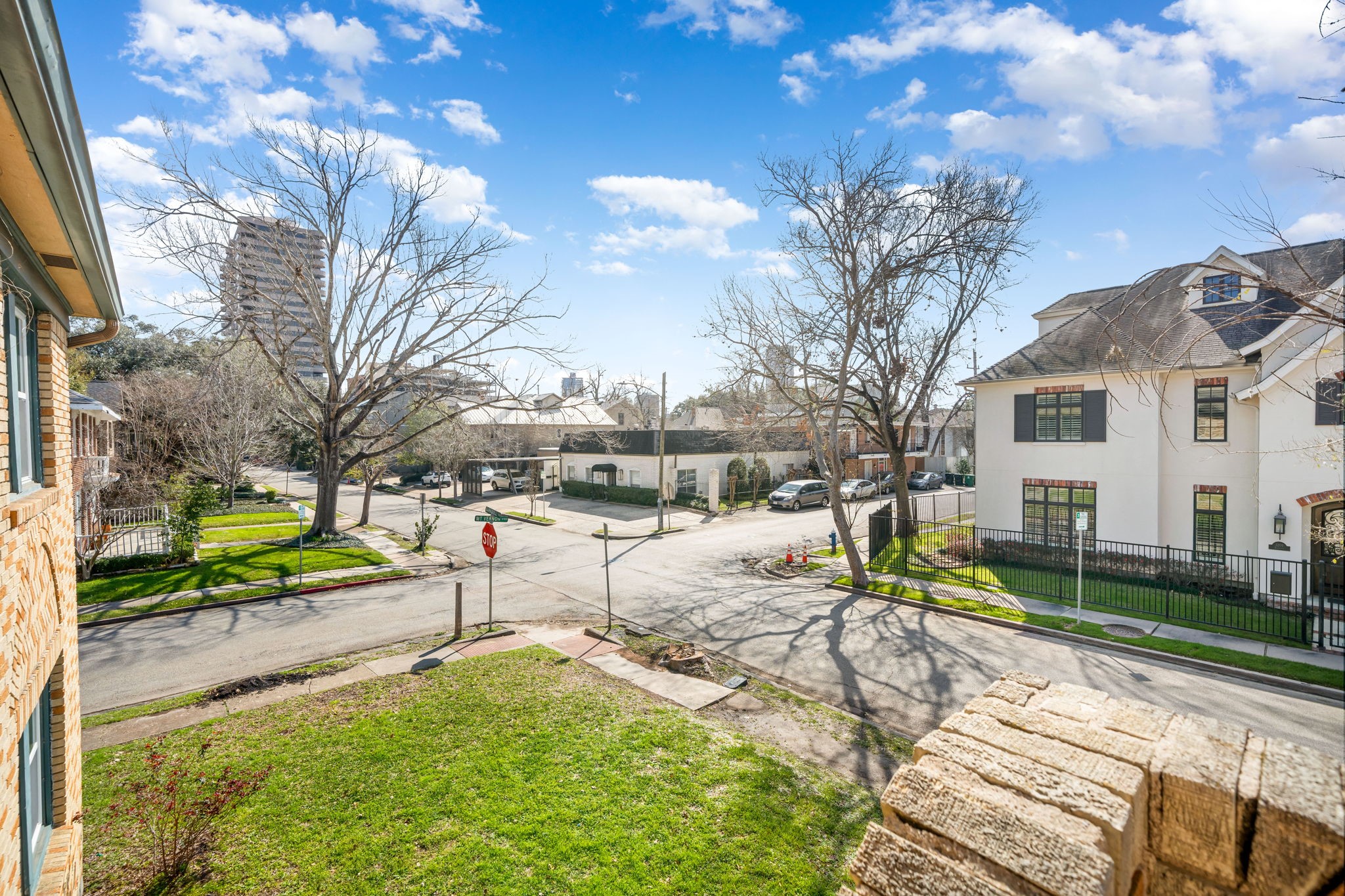 1202 Barkdull Street Houston, TX 77006 - Photo 40 of 48 a view of backyard of house with green space