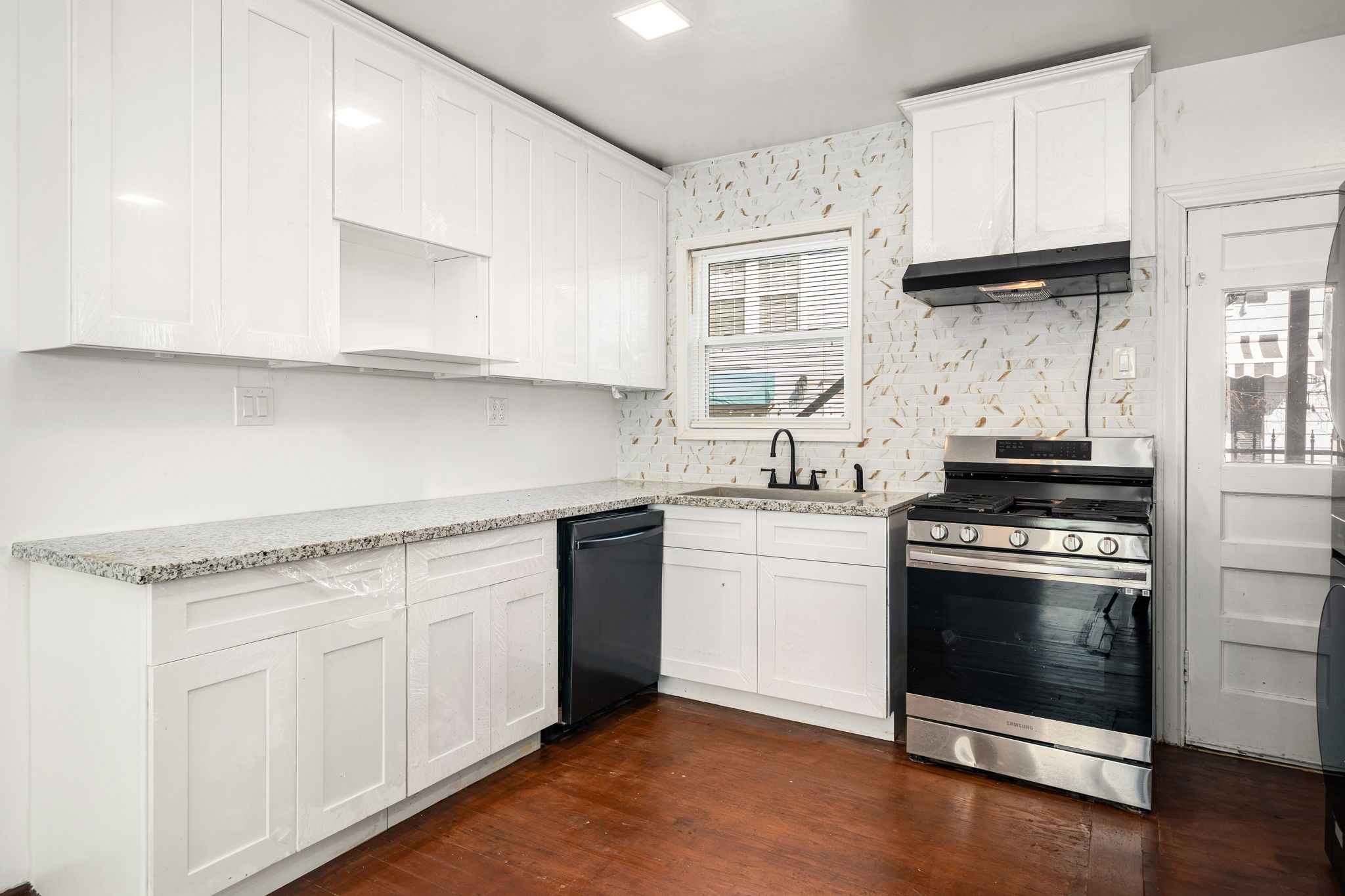 1202 Barkdull Street Houston, TX 77006 - Photo 8 of 48 a kitchen with stainless steel appliances granite countertop a sink and a stove