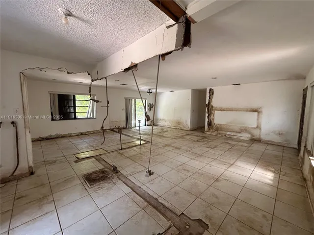 $500,000 | 10441 Southwest 48th Street, Miami, FL 33165