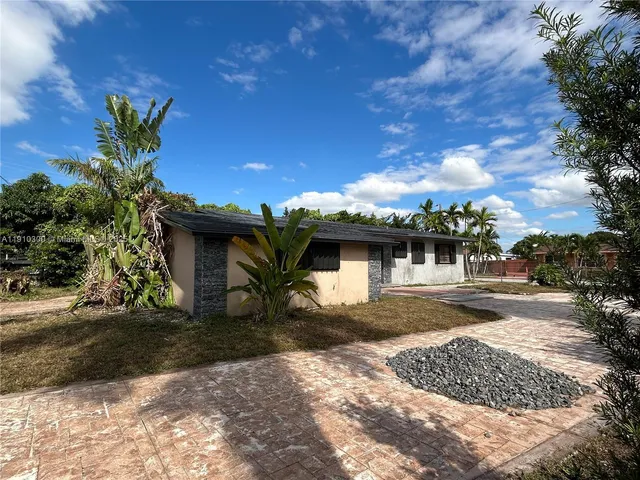 $500,000 | 10441 Southwest 48th Street, Miami, FL 33165