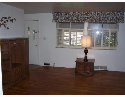 627 Snowball Road Monroeville, PA 15146 - Photo 2 of 8 Living Room.