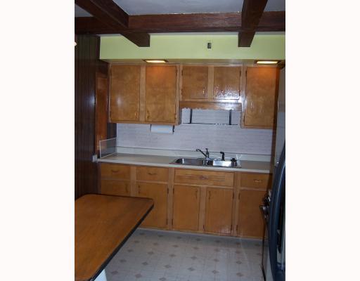 627 Snowball Road Monroeville, PA 15146 - Photo 3 of 8 Kitchen.