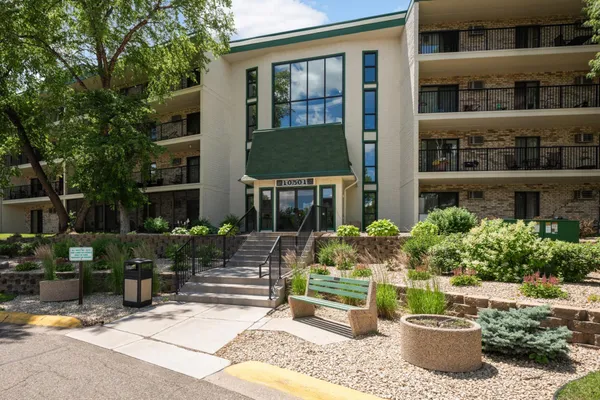 $109,900 | 10501 Cedar Lk Road South, Unit 413, Hopkins, MN 55305