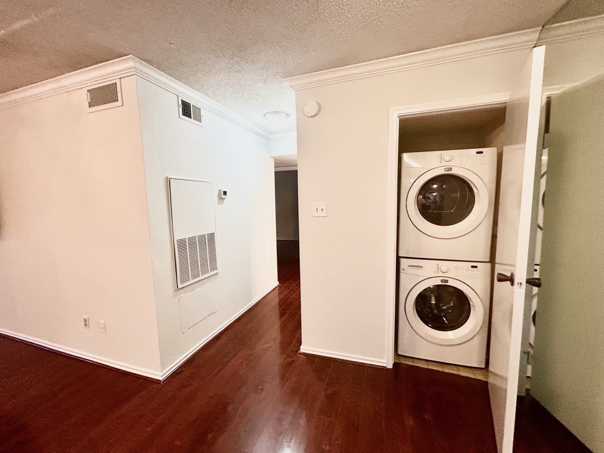 2750 Holly Hall Street, Unit 1014 Houston, TX 77054 - Photo 4 of 20 a view of a house with washer and dryer