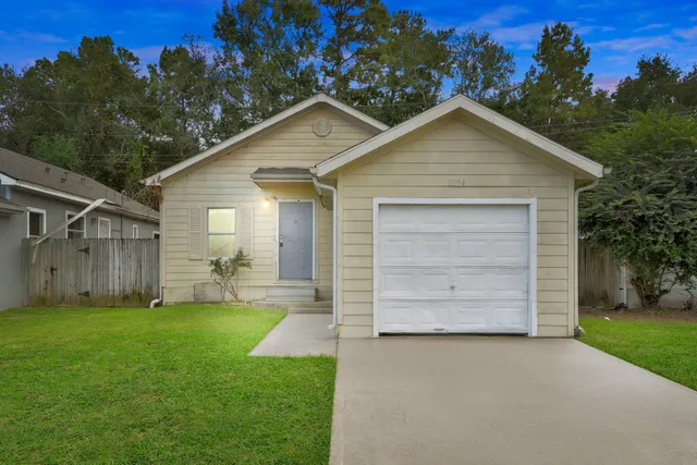 a view of a backyard of the house