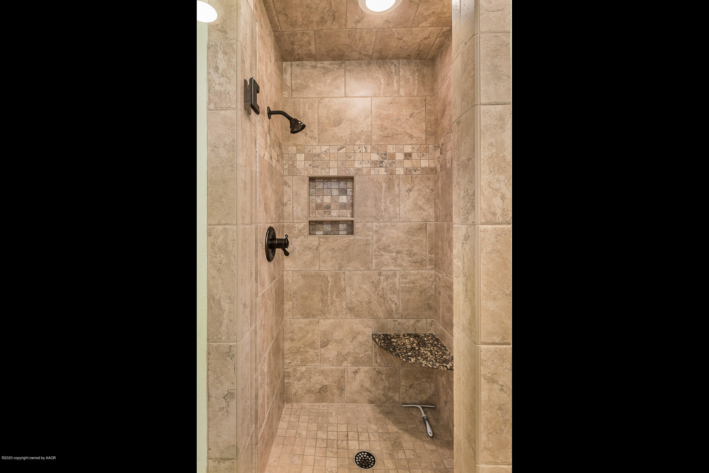 5105 Red Oak Drive Amarillo, TX 79110 - Photo 18 of 28 018_Master Shower
