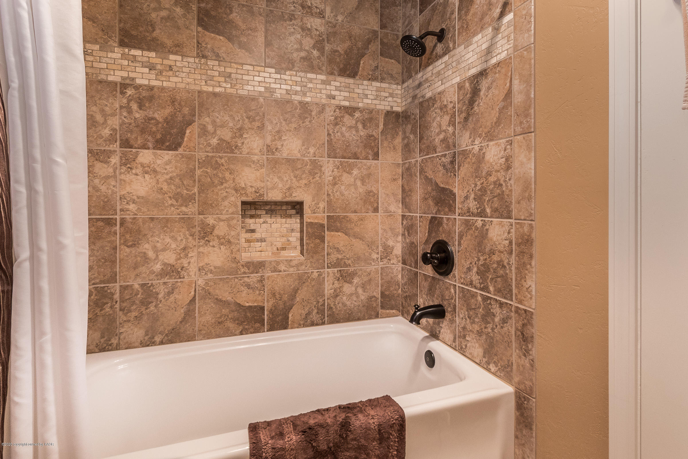 5105 Red Oak Drive Amarillo, TX 79110 - Photo 21 of 28 022_Bath 2
