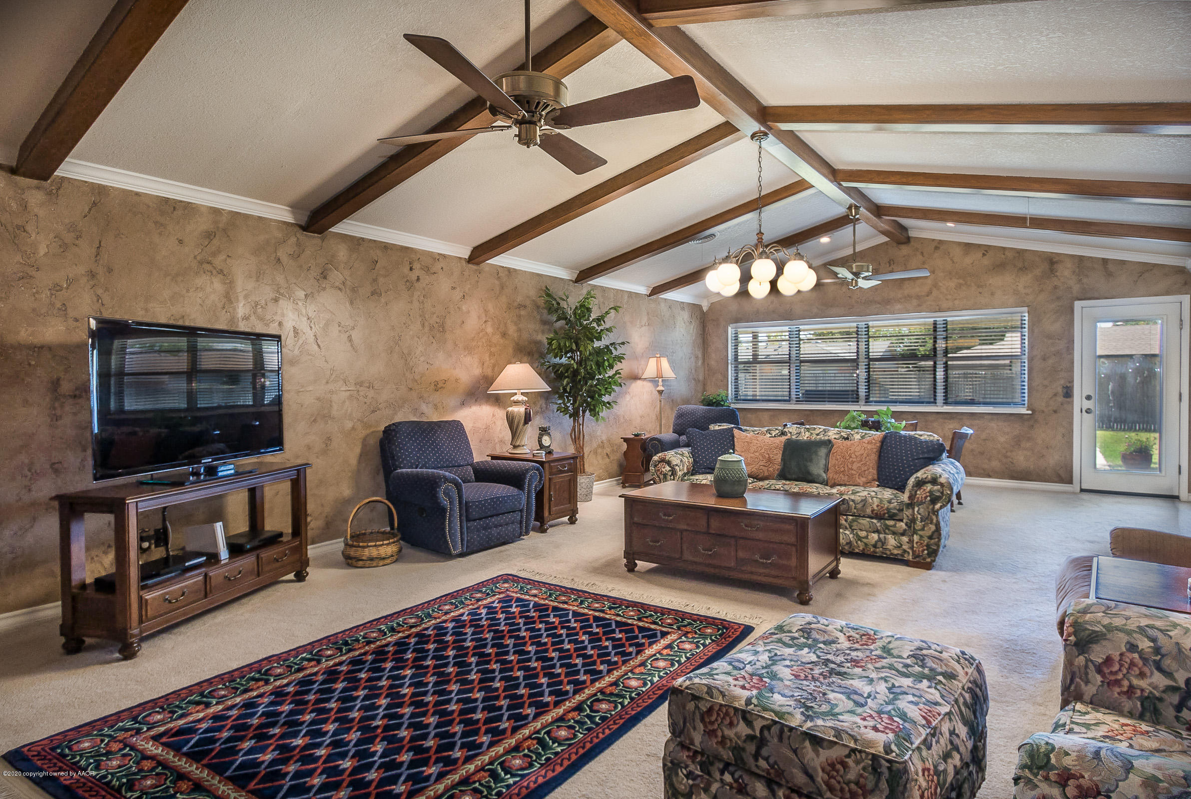 5105 Red Oak Drive Amarillo, TX 79110 - Photo 4 of 28 003_Living Room From Entry