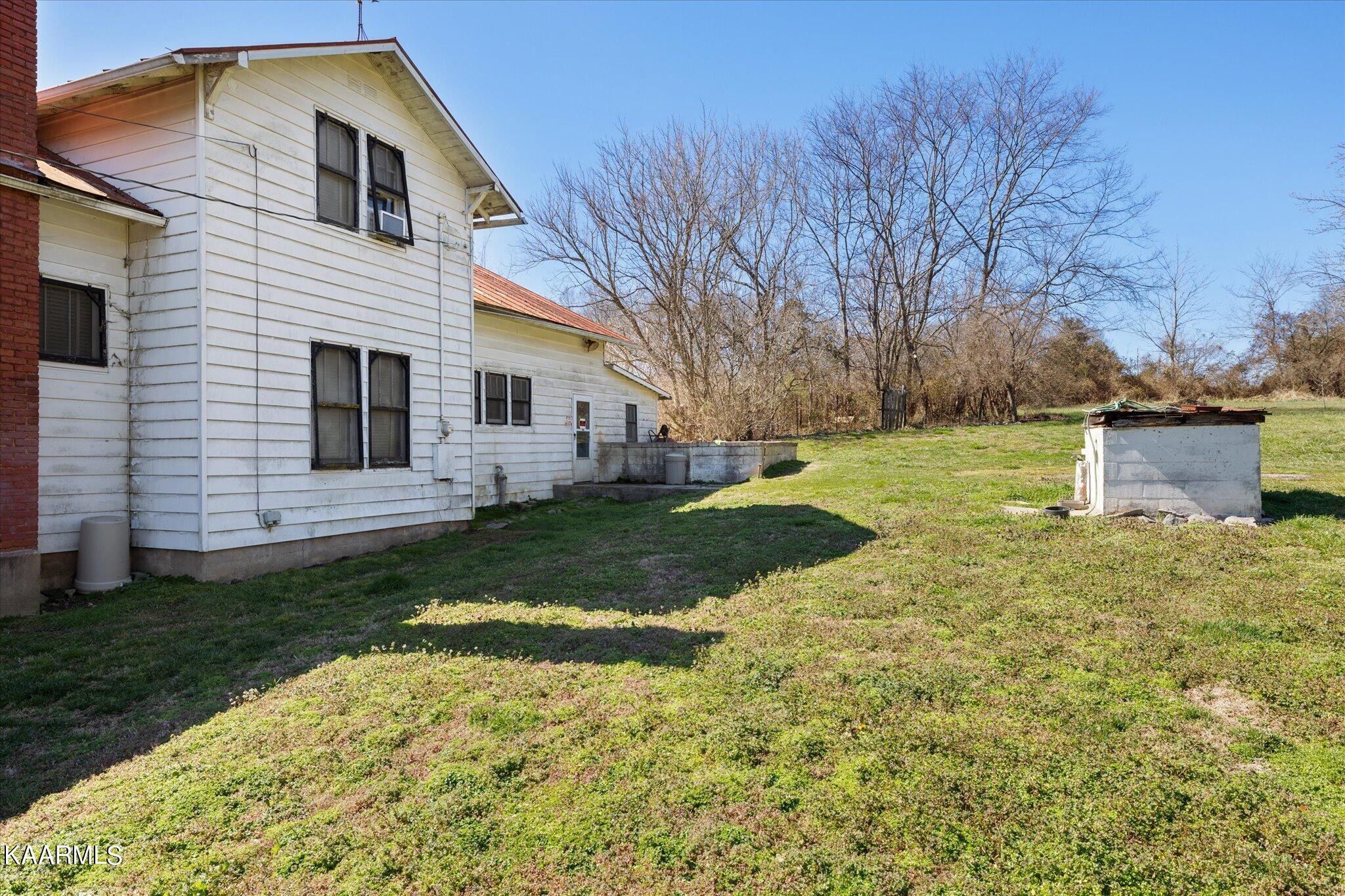 1363 Harold Patterson Road Dandridge, TN 37725 - Photo 3 of 12