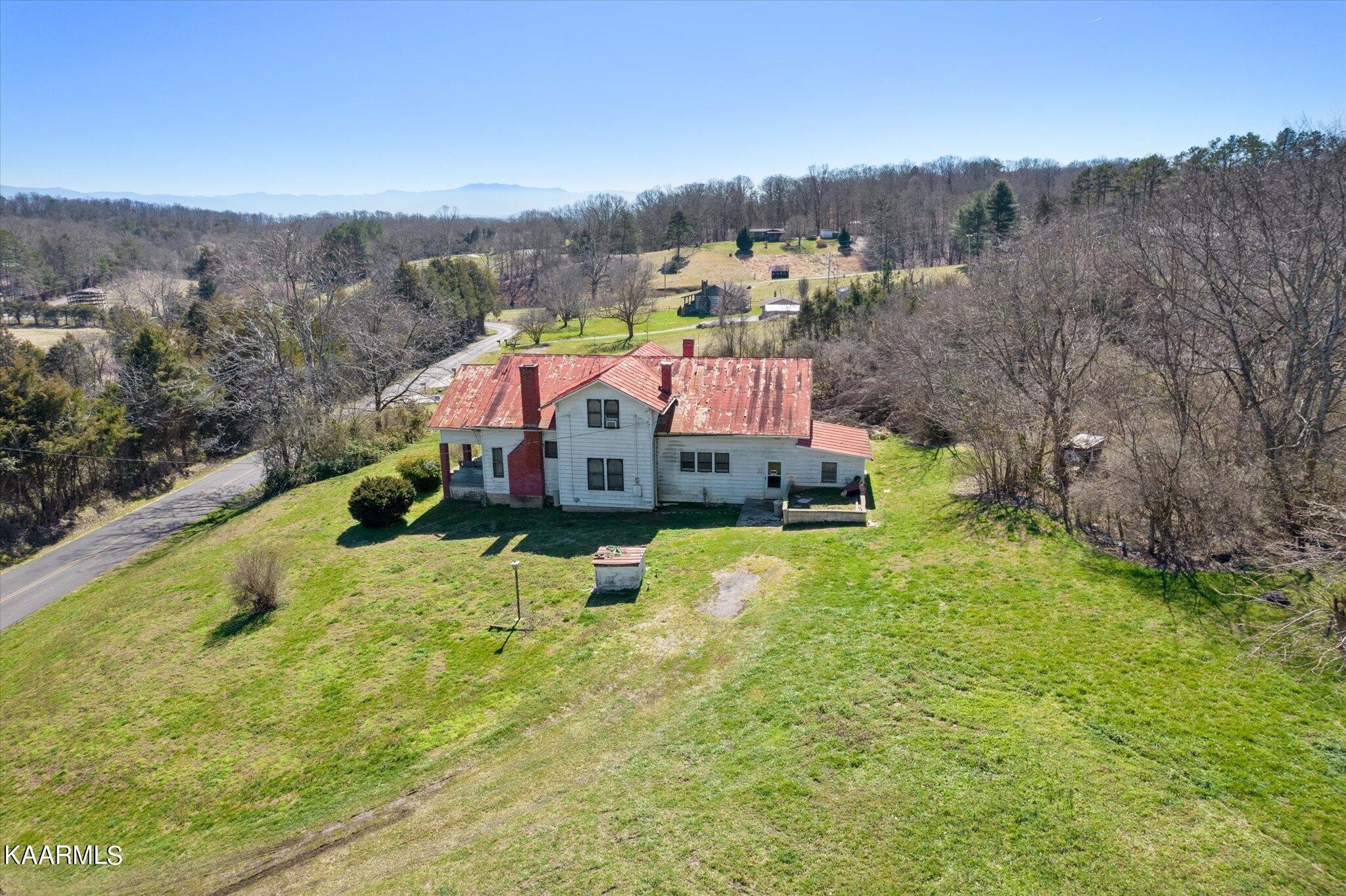 1363 Harold Patterson Road Dandridge, TN 37725 - Photo 8 of 12