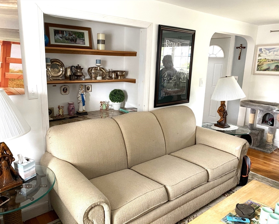 28 Rice Road Quincy, MA 02170 - Photo 11 of 21 Gallery Image 11