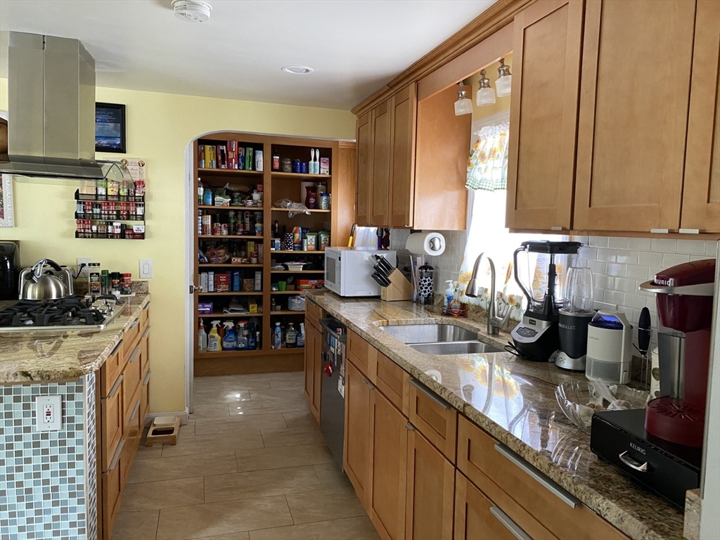 28 Rice Road Quincy, MA 02170 - Photo 4 of 21 Gallery Image 4