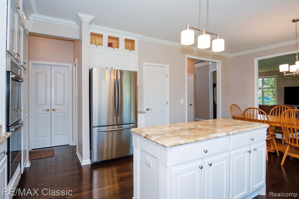 47886 Pavillon Road Canton, MI 48188 - Photo 14 of 31