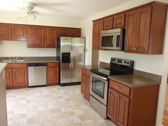 2732 Montvale Road Southwest Roanoke, VA 24015 - Photo 2 of 10 Kitchen photo 1