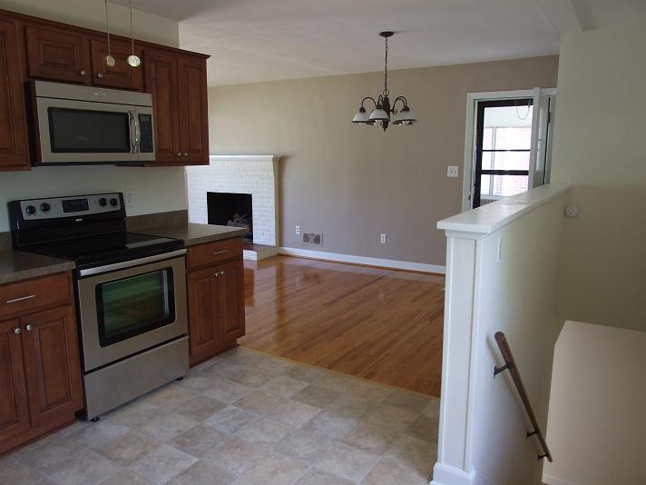 2732 Montvale Road Southwest Roanoke, VA 24015 - Photo 5 of 10 Dining area