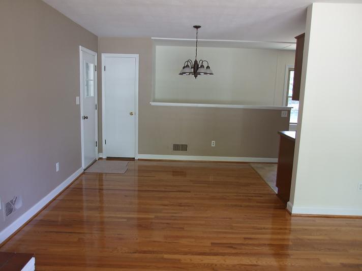2732 Montvale Road Southwest Roanoke, VA 24015 - Photo 6 of 10 Dining area photo 2
