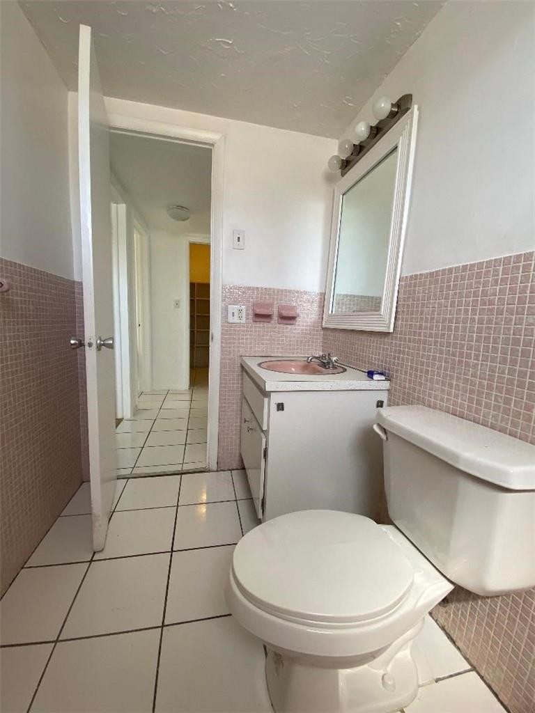 1855 Plunkett Street, Unit 101 Hollywood, FL 33020 - Photo 20 of 25 a bathroom with a toilet and a sink