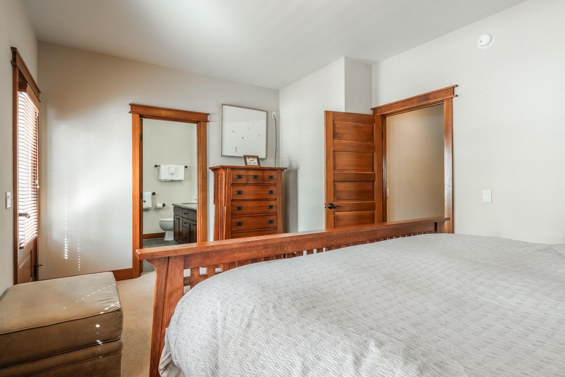 125 Davison Road, Unit 2 Mammoth Lakes, CA 93546 - Photo 24 of 50 a bedroom with a bed and a dresser