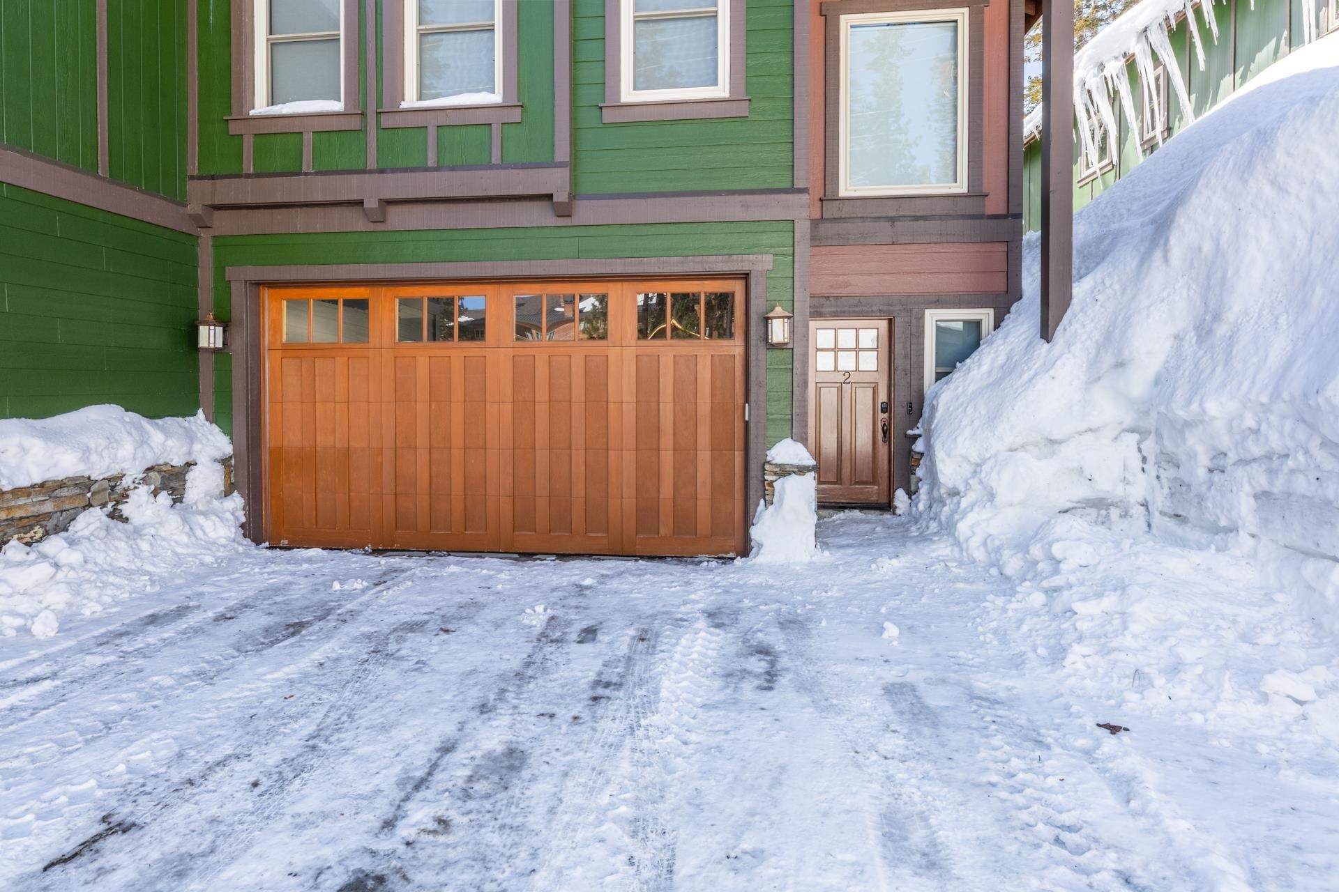 125 Davison Road, Unit 2 Mammoth Lakes, CA 93546 - Photo 50 of 50 a view of entrance gate of building