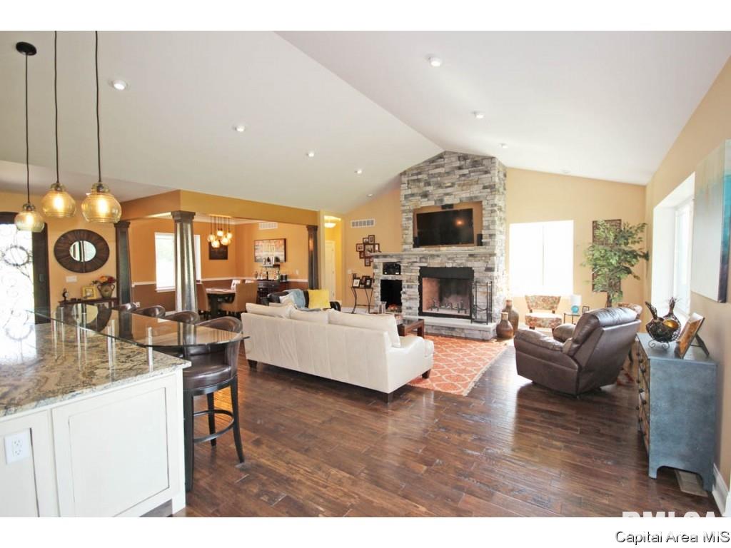 6475 Lehmann Road Pleasant Plains, IL 62677 - Photo 4 of 36 Gallery Image 4
