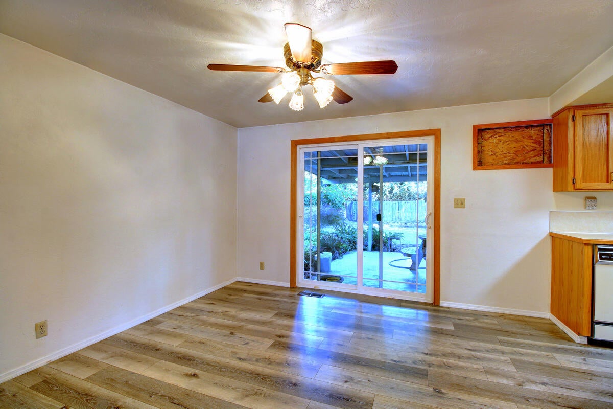 207 Victoria Way Central Point, OR 97502 - Photo 14 of 16 IMG_1488_89_90