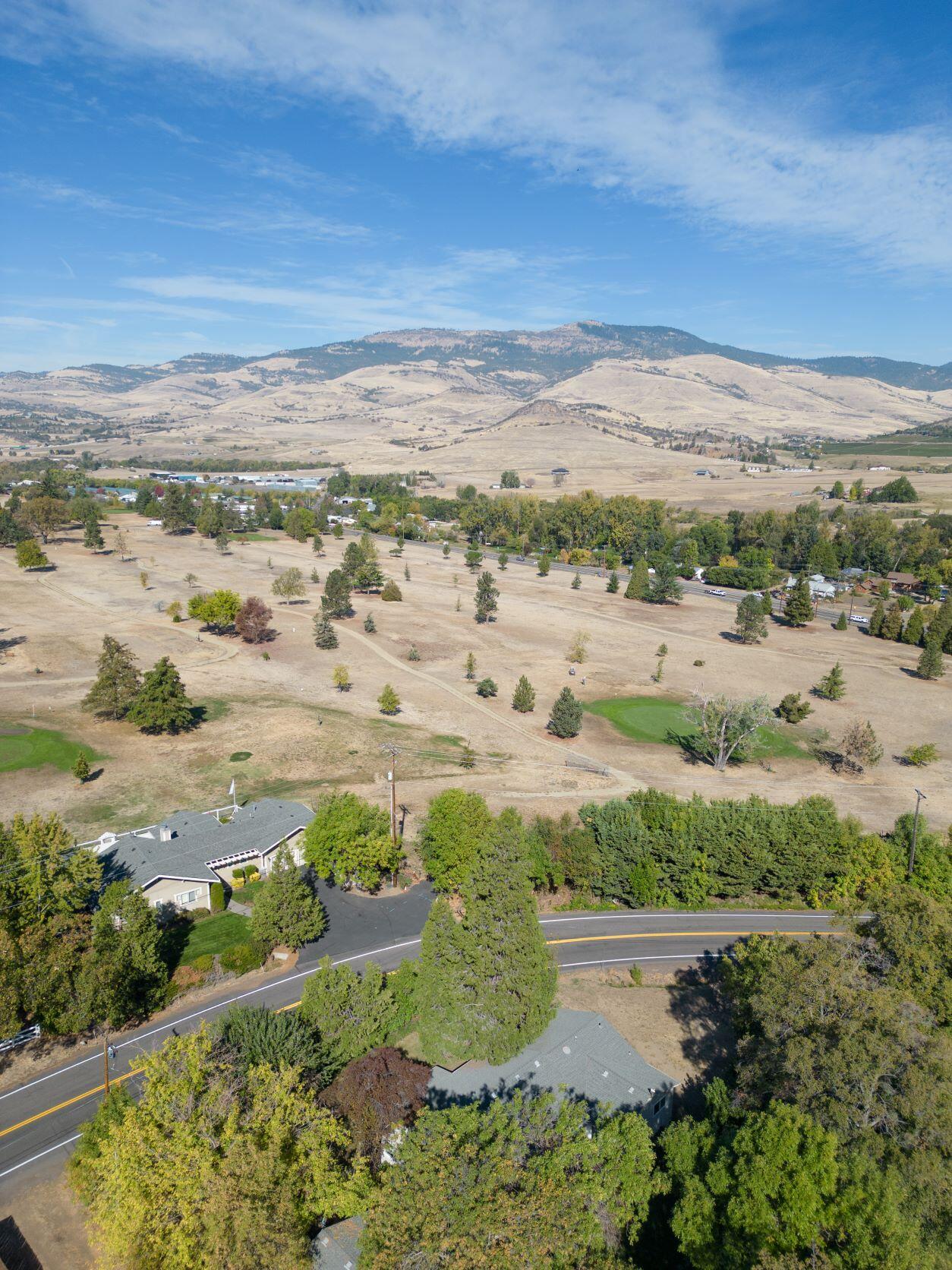 180 Crowson Road Ashland, OR 97520 - Photo 31 of 33 RS DJI_0495