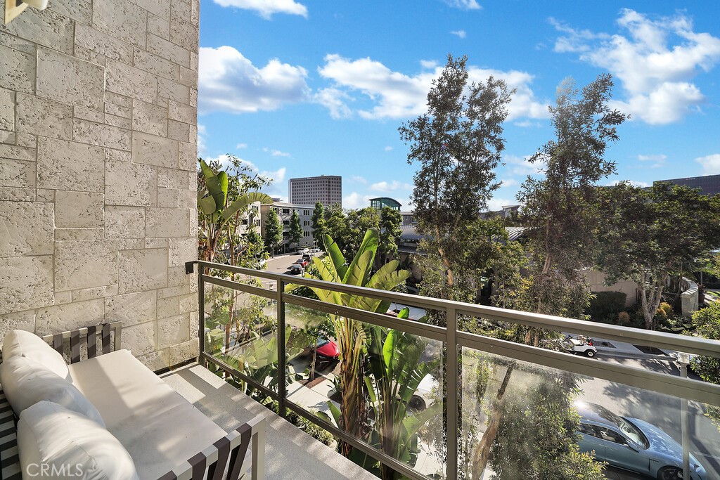 39 Gramercy Irvine, CA 92612 - Photo 16 of 48 a view of a balcony with chairs
