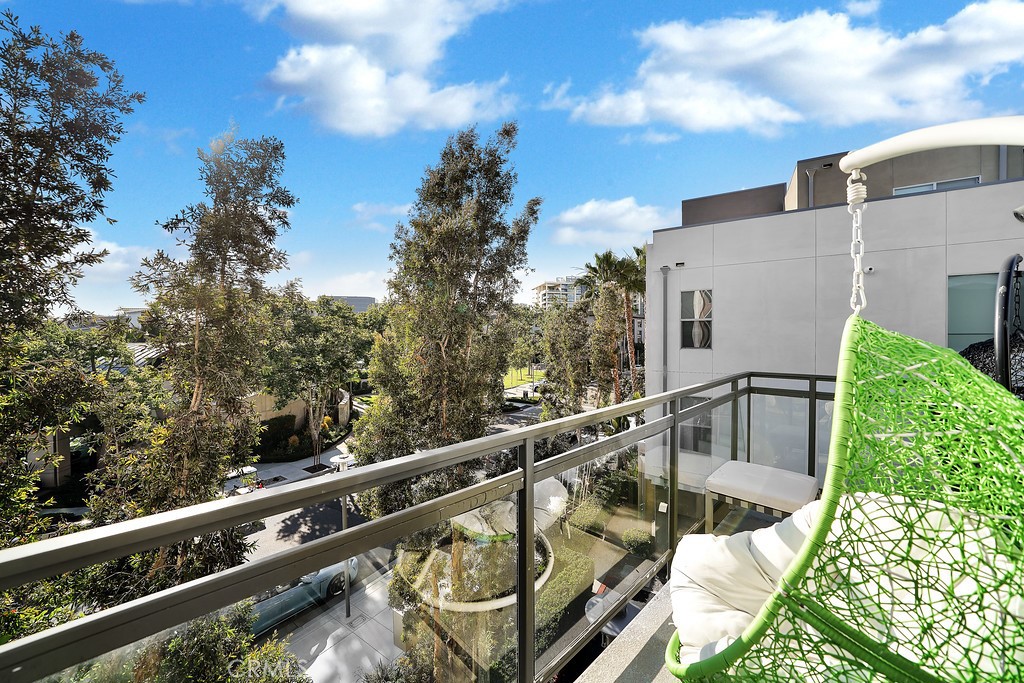 39 Gramercy Irvine, CA 92612 - Photo 17 of 48 a view of a balcony with chairs